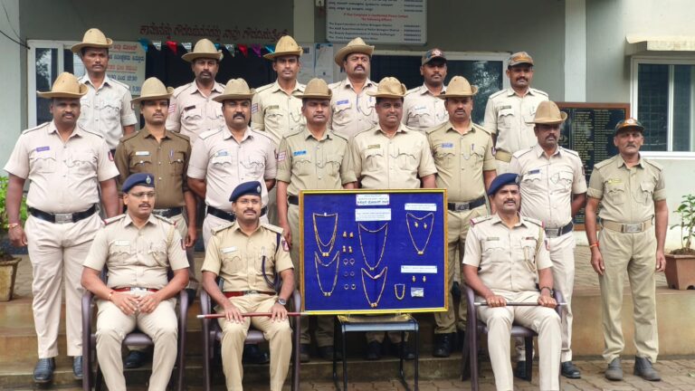 ಬೆಳಗಾವಿ: ಮನೆಕಳವು ಪತ್ತೆ, 20 ಲಕ್ಷ ರೂ. ಮೌಲ್ಯದ ಆಭರಣ-ನಗದು ವಶ ಬೆಳಗಾವಿ: ಮನೆಕಳವು ಪತ್ತೆ, 20 ಲಕ್ಷ ರೂ. ಮೌಲ್ಯದ ಆಭರಣ-ನಗದು ವಶ