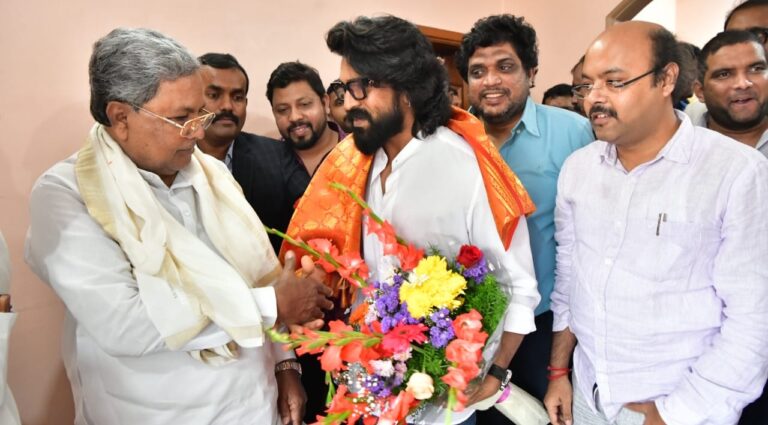 ಮೈಸೂರು: ನಟ ರಾಮಚರಣ್ – ಮುಖ್ಯಮಂತ್ರಿ ಸಿದ್ದರಾಮಯ್ಯ ಭೇಟಿ
