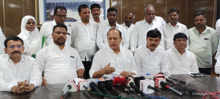 ವಿಜಯಪುರ: ಧರ್ಮಸ್ಥಳ ಪ್ರಕರಣದಲ್ಲಿ ಚಿವುಟೋದು ಮತ್ತೆ ತೂಗೋದು ಬಿಜೆಪಿ ಕೆಲಸ, ಸೊರಕೆ ಗಂಭೀರ ಆರೋಪ