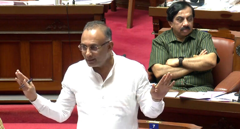 ಸರ್ಕಾರಿ ವೈದ್ಯರು, ನರ್ಸ್ಗಳಿಗೆ ಗ್ರಾಮೀಣ ಸೇವೆ ಕಡ್ಡಾಯ ಸರ್ಕಾರಿ ವೈದ್ಯರು, ನರ್ಸ್ಗಳಿಗೆ ಗ್ರಾಮೀಣ ಸೇವೆ ಕಡ್ಡಾಯ