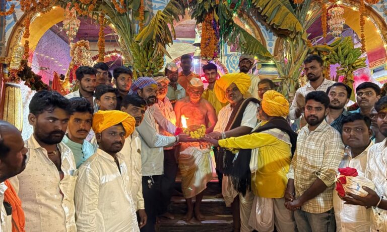 ಬಾಗಲಕೋಟೆ: 5,71,001 ರೂ.ಗೆ ಮಾಳಿಂಗರಾಯ ಗದ್ದುಗೆ ತೆಂಗಿನಕಾಯಿ ಹರಾಜು