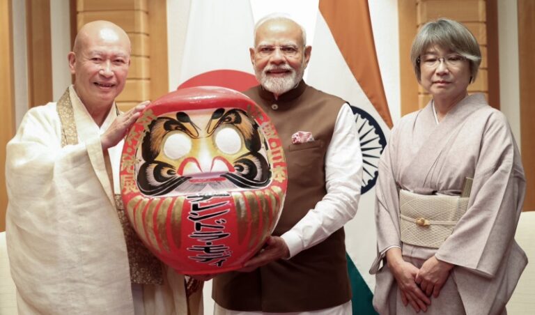 ಜಪಾನ್‌: ಪ್ರಧಾನಿ ಮೋದಿಗೆ ದಾರುಮ ಗೊಂಬೆಯ ವಿಶೇಷ ಗಿಫ್ಟ್