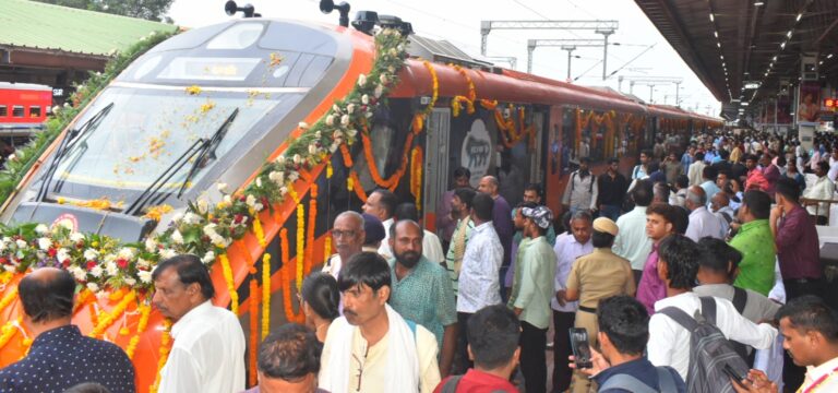 Vande Bharat:‌ ಉತ್ತರ ಕರ್ನಾಟಕದಲ್ಲಿ ವಂದೇ ಭಾರತ್ ರೈಲಿಗೆ ಮೊದಲ ದಿನ ಉತ್ತಮ ಸ್ಪಂದನೆ