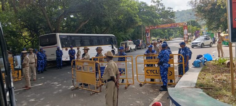 ಮೈಸೂರು: ದಸರಾ ಮಹೋತ್ಸವಕ್ಕೆ ಕ್ಷಣಗಣನೆ –  ಉದ್ಘಾಟನೆ ಕಾರ್ಯಕ್ರಮಕ್ಕೆ ಬಿಗಿ ಭದ್ರತೆ