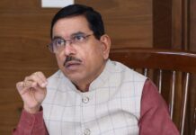 ಮಹಿಳೆಯರ ಬಗ್ಗೆ ಸಿಎಂಗೆ ಗೌರವವೇ ಇಲ್ಲ, `ಅವಳಿವಳು’ ಅನ್ತಾರೆ