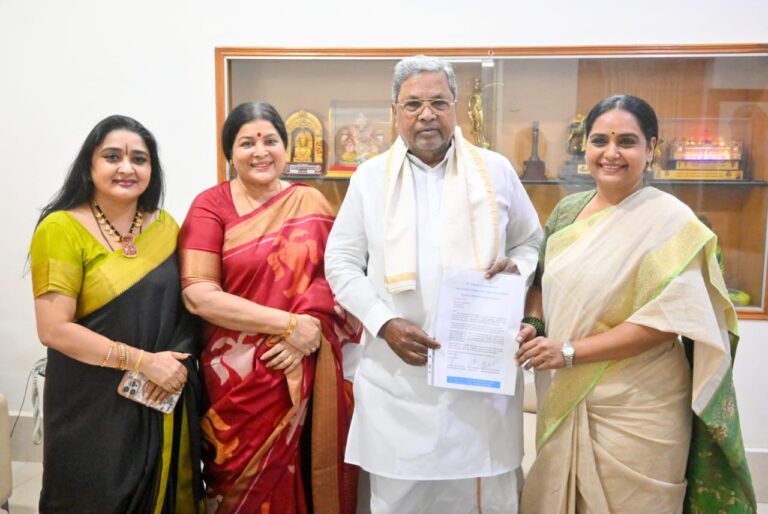 ನಟ ವಿಷ್ಣುವರ್ಧನ್’ಗೆ ‘ಕರ್ನಾಟಕ ರತ್ನ’ ಪ್ರಶಸ್ತಿ ನೀಡಿ: ಸಿಎಂಗೆ ‘ಸ್ಯಾಂಡಲ್ ವುಡ್ ಹಿರಿಯ ನಟಿಯರ ಮನವಿ