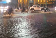 ಬೆಂಗಳೂರು ಸಂಜೆ ಮಳೆಗೆ ಜನರು ಹೈರಾಣ, ಚರಂಡಿಯಾದ ರಸ್ತೆಗಳು