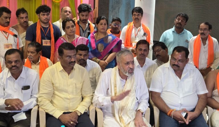 ಸಿಎಂ ಸಿದ್ಧರಾಮಯ್ಯ ಎಡಪಂಥೀಯರ ಟೂಲ್ಕಿಟ್! ಸಿಎಂ ಸಿದ್ಧರಾಮಯ್ಯ ಎಡಪಂಥೀಯರ ಟೂಲ್ಕಿಟ್!