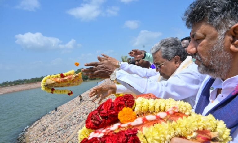 ಆಲಮಟ್ಟಿಗೆ ಬಾಗಿನ ಅರ್ಪಿಸಿದ ಸಿಎಂ, ಡಿಸಿಎಂ