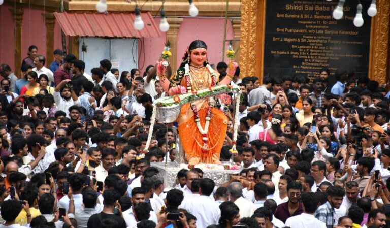 ವೈಭವದ ಮಂಗಳೂರು ದಸರಾಕ್ಕೆ ಚಾಲನೆ ವೈಭವದ ಮಂಗಳೂರು ದಸರಾಕ್ಕೆ ಚಾಲನೆ