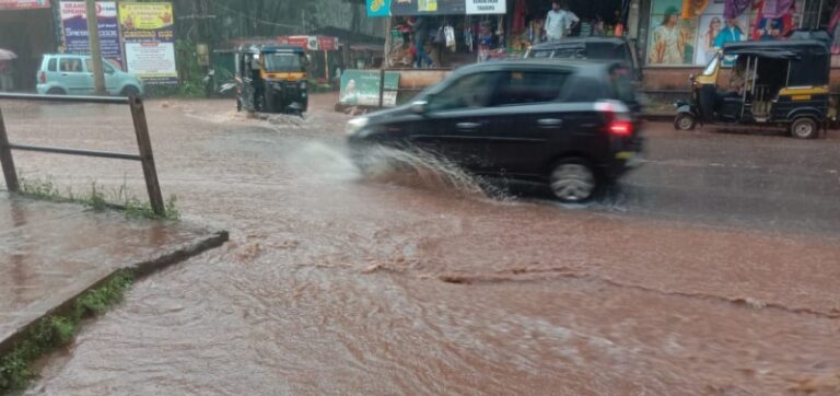 ಸುಳ್ಯದಲ್ಲಿ ಮತ್ತೆ ಮಳೆ ಅಬ್ಬರ: ರಸ್ತೆಯಲ್ಲಿ ತುಂಬಿ ಹರಿದ ಮಳೆ ನೀರು