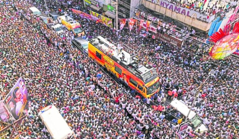 ವಿಜಯ್ ರ‍್ಯಾಲಿಯಲ್ಲಿ ಕಾಲ್ತುಳಿತ ದುರಂತ: ಮೃತರ ಸಂಖ್ಯೆ 39ಕ್ಕೆ ಏರಿಕೆ