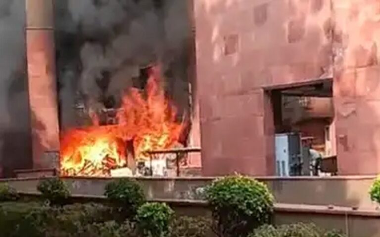 ದೆಹಲಿ: ಸಂಸದರ ವಸತಿ ಸಂಕೀರ್ಣದಲ್ಲಿ ಬೆಂಕಿ ಅವಘಡ