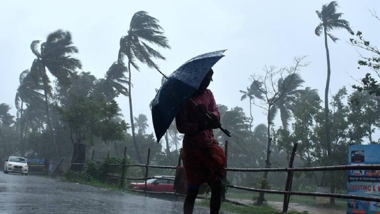 ಉತ್ತರ ಕನ್ನಡ: ಆರೆಂಜ್ ಅಲರ್ಟ್, ಮುನ್ನೆಚ್ಚರಿಕೆ ವಹಿಸಿ – ಜಿಲ್ಲಾಧಿಕಾರಿ ಕೆ. ಲಕ್ಷ್ಮಿಪ್ರಿಯ