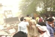 ದಾವಣಗೆರೆ: ಪೊಲೀಸ್ ಬಿಗಿಭದ್ರತೆಯಲ್ಲಿ ಅಕ್ರಮ ಮನೆಗಳ ತೆರವು