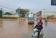 ದೇವನಹಳ್ಳಿ: ಇದು ರಸ್ತೆಯೋ, ಕೆರೆಯೋ?