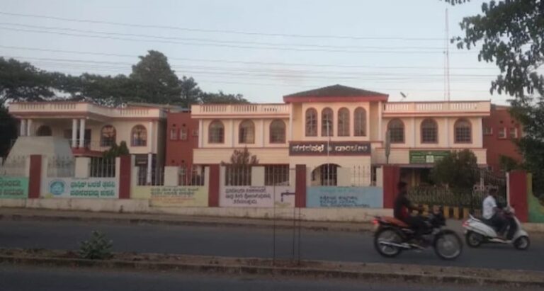 ದಾಂಡೇಲಿ: ನಗರಸಭೆಯಲ್ಲಿ ಸಾರ್ವಜನಿಕರ ಕೆಲಸಗಳಿಗೆ ಪರದಾಟ