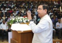 ಸೋನಿಯಾ ಅವರೊಂದಿಗೂ ಏಕವಚನದಲ್ಲೇ ಮಾತಾಡ್ತೀರಾ: ಜೋಶಿ