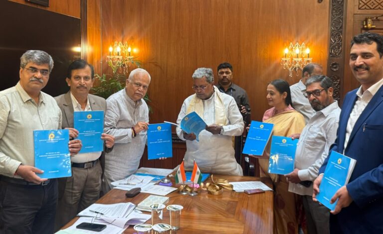 ಮುಖ್ಯಮಂತ್ರಿಗಳಿಗೆ ಆಯೋಗದ 9ನೇ ವರದಿ ಸಲ್ಲಿಸಿದ ಆರ್.ವಿ. ದೇಶಪಾಂಡೆ