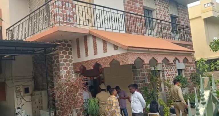 ಮತಗಳ್ಳತನ ಪ್ರಕರಣ:  ಮಾಜಿ ಶಾಸಕರ ಮನೆಗಳ ಮೇಲೆ SIT ದಾಳಿ