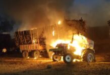 ಹಿಂಸಾರೂಪಕ್ಕೆ ತಿರುಗಿದ ಕಬ್ಬು ಬೆಳೆಗಾರರ ಹೋರಾಟ: 50ಕ್ಕೂ ಅಧಿಕ ಟ್ರ್ಯಾಕ್ಟರ್ಗಳಿಗೆ ಬೆಂಕಿ…!