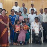 ನಿವೃತ್ತಿ ಚಾಲಕನಿಗೆ ಬೀಳ್ಕೊಡುಗೆ, ಕಾರಿನಲ್ಲಿ ಮನೆಗೆ ಬಿಟ್ಟುಬಂದ ಕುಲಸಚಿವರು