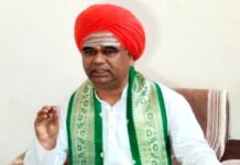 ಶಾಸಕರು, ಡಿಸಿ ಮನೆ ಮುಂದೆ ಮೆಕ್ಕೆಜೋಳ ಸುರಿಯಿರಿ: ದಿಂಗಾಲೇಶ್ವರ ಶ್ರೀ