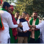 ಟನ್ ಕಬ್ಬಿಗೆ 3300 ದರ: ಗುರ್ಲಾಪುರ ಕ್ರಾಸ್ ರೈತರ ಹೋರಾಟ ಸುಖಾಂತ್ಯ