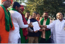 ಟನ್ ಕಬ್ಬಿಗೆ 3300 ದರ: ಗುರ್ಲಾಪುರ ಕ್ರಾಸ್ ರೈತರ ಹೋರಾಟ ಸುಖಾಂತ್ಯ