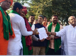 ಟನ್ ಕಬ್ಬಿಗೆ 3300 ದರ: ಗುರ್ಲಾಪುರ ಕ್ರಾಸ್ ರೈತರ ಹೋರಾಟ ಸುಖಾಂತ್ಯ