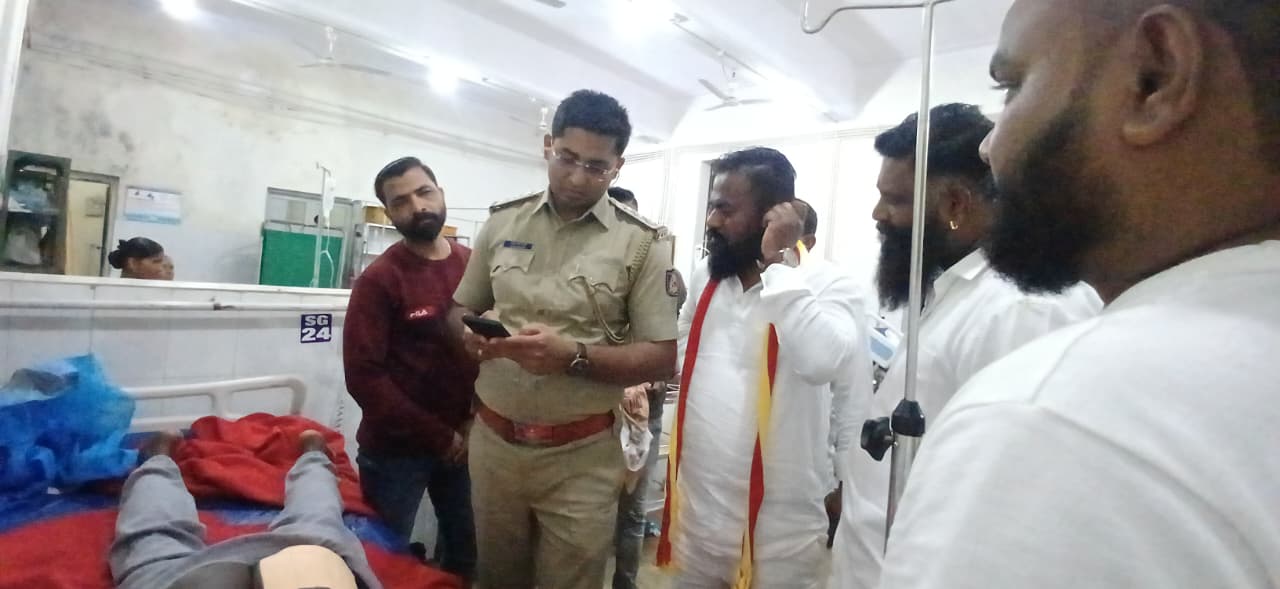 ರಾಜ್ಯೋತ್ಸವ ಮೆರವಣಿಗೆಯಲ್ಲಿ ಚೂರಿ ಇರಿತ – ಐವರಿಗೆ ಗಾಯ