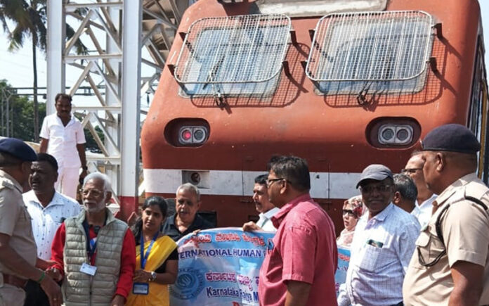 alnavar-rail-blockade-demand-resume-dandeli-train-service