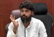 “ಹಿಂದೂ ರಾಷ್ಟ್ರದ ಮಾತು ಬಿಡಿ, ಶಾಲೆಗಳನ್ನು ದತ್ತು ತಗೊಳ್ಳಿ”: RSSಗೆ ಪ್ರದೀಪ್ ಈಶ್ವರ್ ನೇರ ಸವಾಲು!