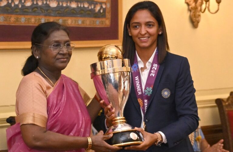 ರಾಷ್ಟ್ರಪತಿ ಮುರ್ಮುರನ್ನು ಭೇಟಿಯಾದ ವಿಶ್ವಕಪ್ ವಿಜೇತ ಭಾರತೀಯ ಮಹಿಳಾ ತಂಡ