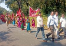 ಮೂಲಭೂತ ಸೌಕರ್ಯ ಆಗ್ರಹಿಸಿ 11 ಕಿ.ಮೀ. ಪಾದಯಾತ್ರೆ: ಜೋಯಡಾದಲ್ಲಿ ಅಹೋರಾತ್ರಿ ಧರಣಿ