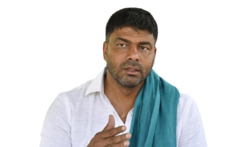 ಕಬ್ಬು ಬೆಳೆಗಾರರ ನ್ಯಾಯಯುತ ಬೇಡಿಕೆ ಸರ್ಕಾರ ಈಡೇರಿಸಲಿ, ವಿಳಂಬ ಮಾಡಿದಷ್ಟು ಜಟಿಲ