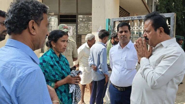 ಬೆಂಕಿ ಹಚ್ಚಿಕೊಂಡು ಆತ್ಮಹತ್ಯೆ ಮಾಡಿಕೊಂಡ ಮೃತ ರೈತನ ಕುಟುಂಬಕ್ಕೆ 5 ಲಕ್ಷ ಪರಿಹಾರ: ಎನ್ ಚೆಲುವರಾಯಸ್ವಾಮಿ