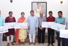 ಕನಸಿಗೆ ರೆಕ್ಕೆ: ಸಚಿವರಿಂದ ಪ್ರತಿಭಾವಂತ ವಿದ್ಯಾರ್ಥಿಗಳಿಗೆ ನೆರವು