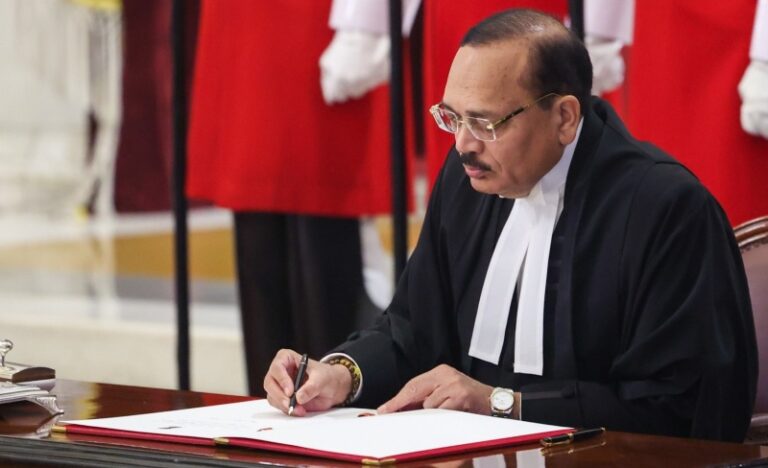 ಭಾರತದ 53 ನೇ ಮುಖ್ಯ ನ್ಯಾಯಮೂರ್ತಿಯಾಗಿ ಅಧಿಕಾರ ವಹಿಸಿಕೊಂಡ: ನ್ಯಾಯಮೂರ್ತಿ ಸೂರ್ಯಕಾಂತ್