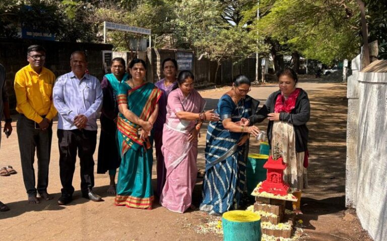 ಕಸದ ನರಕದಲ್ಲಿ ಮುಳುಗಿದ್ದ ಶಾಲೆಗೆ ತುಳಸಿ ಸ್ಪರ್ಶ… !