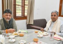 ಡಿಕೆಶಿ ಮನೆಯಲ್ಲಿ ‘ದೋಸ್ತಿ’ ದರ್ಬಾರ್: ಸಿದ್ದುಗೆ ನಾಟಿಕೋಳಿ ಔತಣ!