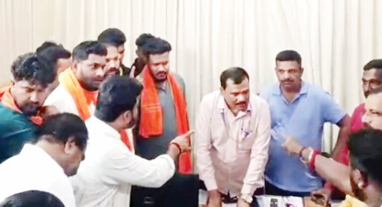 ಅಯ್ಯಪ್ಪಸ್ವಾಮಿ ಮಾಲೆಧಾರಿಗಳು ಕಾಲೇಜಿನಿಂದ ಹೊರಕ್ಕೆ: ಹಿಂದೂ ಪರ ಸಂಘಟನೆಗಳ ಆಕ್ರೋಶ