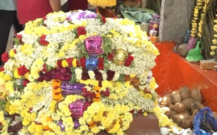 basapura-maheshwara-swamy-jatre-men-only-tradition-davanagere