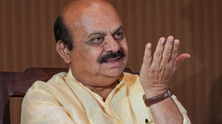 ರಾಜ್ಯ ಸರ್ಕಾರ ಕನ್ನಡ ಶಾಲೆ ಮುಚ್ಚುತ್ತಿರುವುದು ಖಂಡನೀಯ