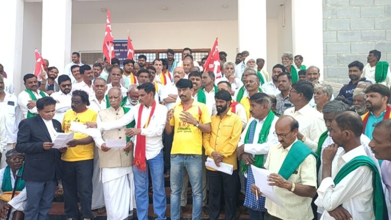 ಧರಣಿ–ಸತ್ಯಾಗ್ರಹ ಸ್ಥಳ ಬದಲಾವಣೆ ಖಂಡಿಸಿ ಬೃಹತ್ ಪ್ರತಿಭಟನೆ