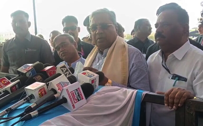 ರೈಲ್ವೆ ದರ ಹೆಚ್ಚಳ ಮಾಡಿ ಕೇಂದ್ರ ಸರ್ಕಾರ ಜನಸಾಮಾನ್ಯರ ಮೇಲೆ ಹೊರೆ ಹಾಕಿದೆ