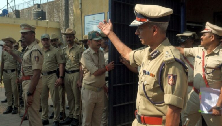 ಮಂಗಳೂರು ಕಾರಾಗೃಹಕ್ಕೆ ಡಿಜಿಪಿ ಅಲೋಕ್ ದಿಢೀರ್ ಭೇಟಿ, ಪರಿಶೀಲನೆ