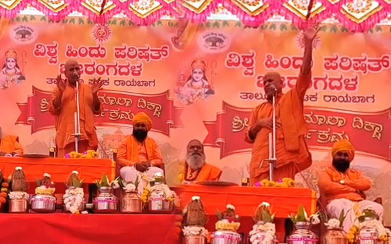 kaneri-swamiji-controversial-remarks-on-basava-followers-raibag-event