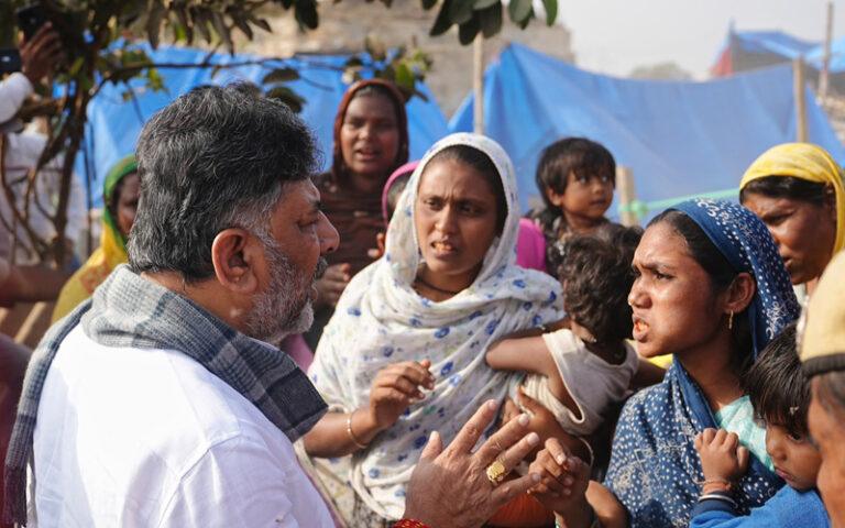 ಕೋಗಿಲು ಲೇಔಟ್‌ಗೆ ಡಿ.ಕೆ.ಶಿ ಬೇಟಿ: ಅಕ್ರಮ ಪರಭಾರೆ ಮಾಡಿದವರ ವಿರುದ್ಧ ಕಠಿಣ ಕ್ರಮದ ಎಚ್ಚರಿಕೆ