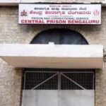 ‘ದಮ್ಮು’ ಇಲ್ಲದೆ ಕಂಗಾಲಾದ ಪರಪ್ಪನ ಅಗ್ರಹಾರ ಖೈದಿಗಳು: ಬೀಡಿಗಾಗಿ ಜೈಲಲ್ಲಿ ಊಟ ಬಿಟ್ಟು ಧರಣಿ!
